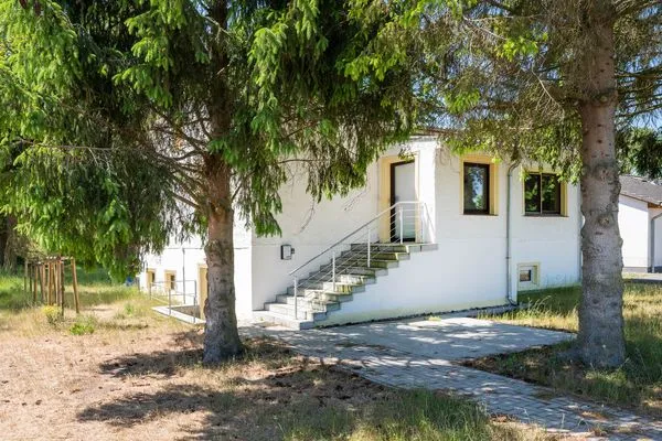 Fassade / Eingang  Ferienhaus Mellenthin mit großer Terrasse - Hund willkommen