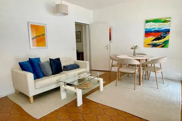 Wohnzimmer  Eckwohnung C06