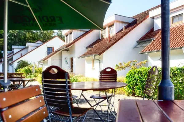Blick vom Restaurant auf das Haus Ferienpark Freesenbruch Reihenhaus 6a - Möwe