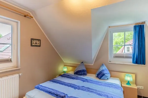 Schlafzimmer mit Doppelbett Am Deich Am Deich Haus 32