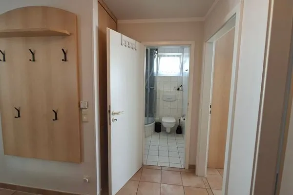 Blick ins Bad vom Flur Residenz am Strand Wohnung 4-61