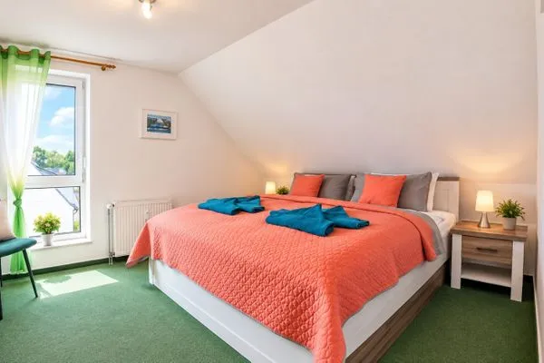 Schlafzimmer mit Doppelbett  Ferienwohnung Jonathan
