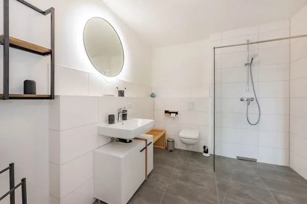 Badezimmer  Ferienwohnung Haffmuschel mit Terrasse & 2 Schlafzimmern