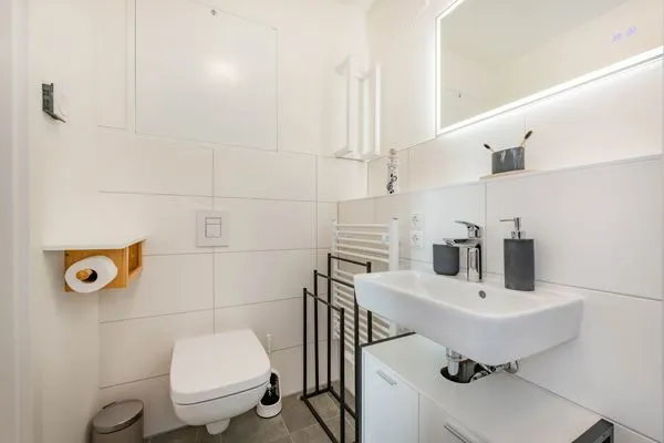 Gäste-WC  Ferienwohnung Haffmuschel mit Terrasse & 2 Schlafzimmern