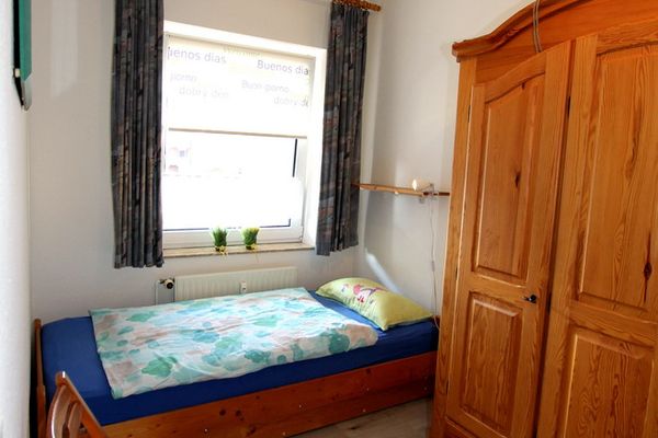  Ferienwohnung Strandloper Dornumersiel - Schlafzimmer