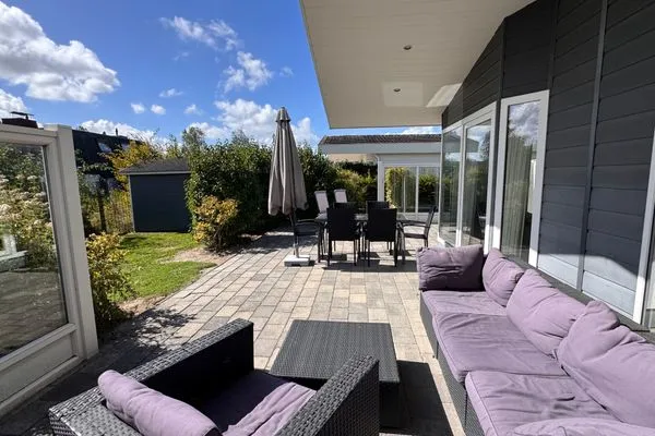  EuroParcs Schoneveld / Breskens Chalet Meer und Sonne mit Zaun Haus Nr. J253