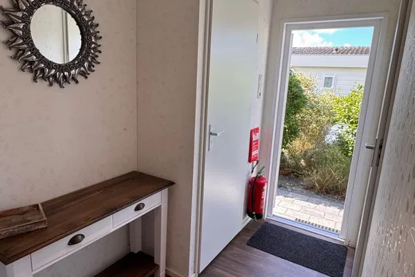  EuroParcs Schoneveld / Breskens Chalet Meer und Sonne mit Zaun Haus Nr. J253