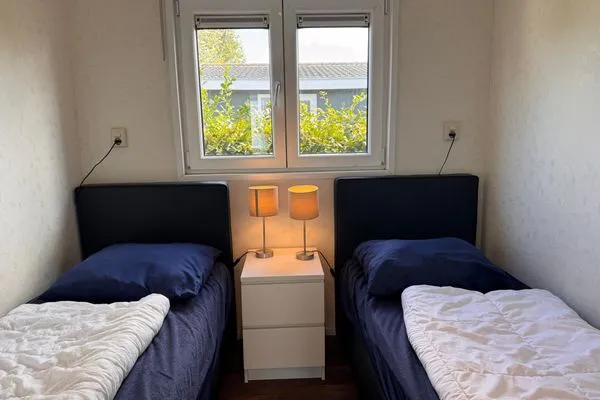  EuroParcs Schoneveld / Breskens Chalet Meer und Sonne mit Zaun Haus Nr. J253