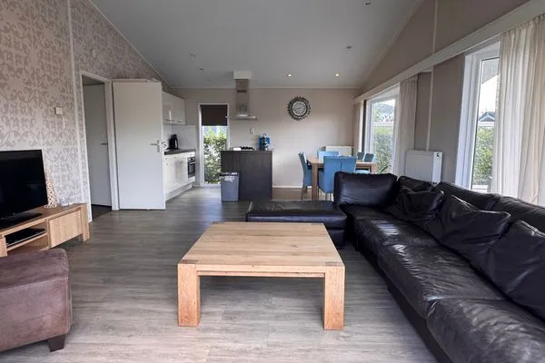  EuroParcs Schoneveld / Breskens Chalet Meer und Sonne mit Zaun Haus Nr. J253