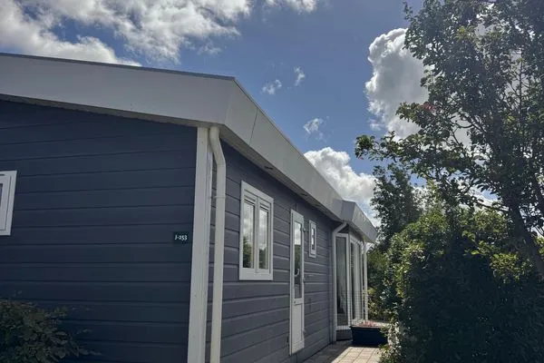  EuroParcs Schoneveld / Breskens Chalet Meer und Sonne mit Zaun Haus Nr. J253