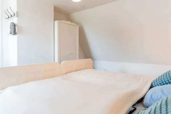 Schlafzimmer mit Meerblick und 2 zusammengestellten Einzelbetten  Nordkiek No. 8