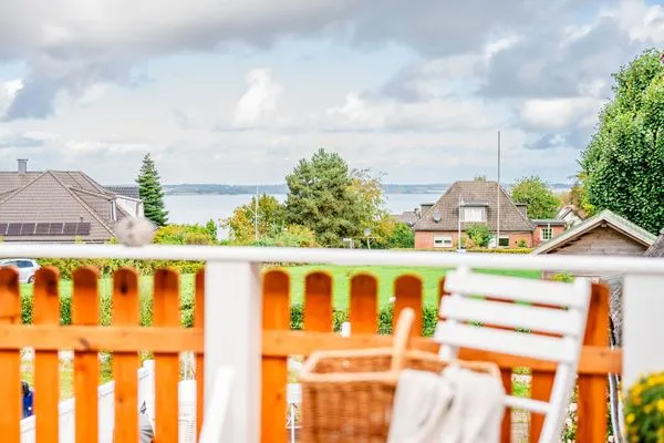 Kleine Dachterrasse mit Meerblick und Sitzmöbeln  Nordkiek No. 8