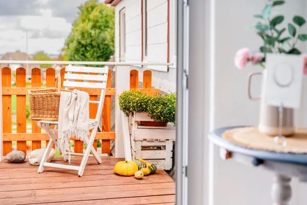 Kleine Dachterrasse mit Meerblick und Sitzmöbeln  Nordkiek No. 8