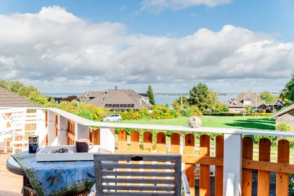 Kleine Dachterrasse mit Meerblick und Sitzmöbeln  Nordkiek No. 8