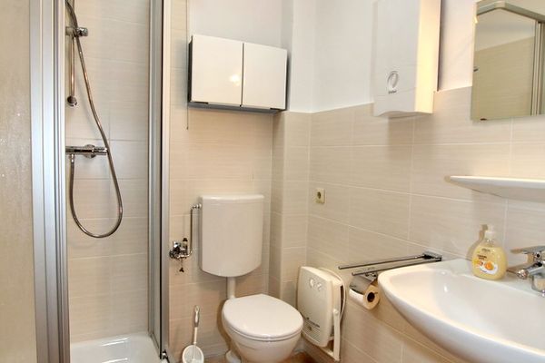  Haus Seeigel Dornumersiel - Badezimmer
