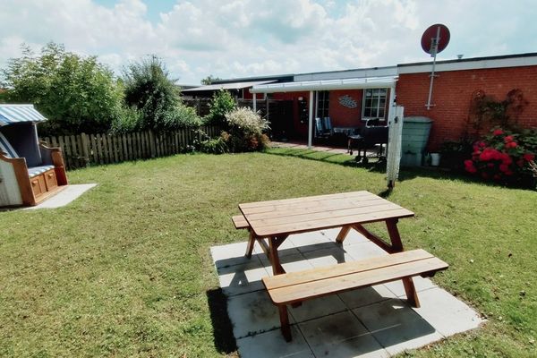  Haus Meeresbrise Dornumersiel - Gartenblick