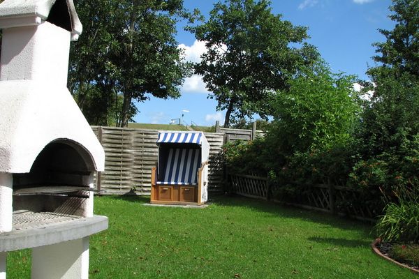  Haus Meeresbrise Dornumersiel - Gartenblick