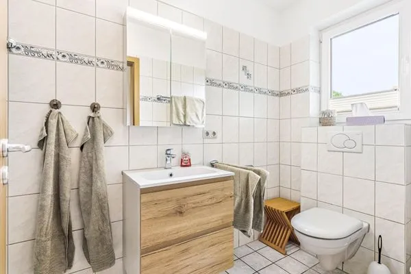 Bad mit Dusche und WC  Ferienwohnung Sobek