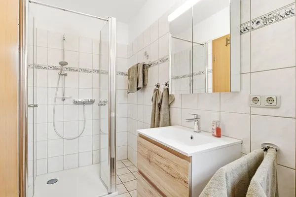 Bad mit Dusche und WC  Ferienwohnung Sobek
