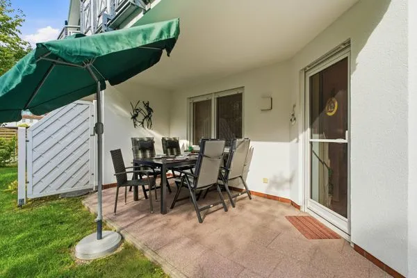 Terrasse mit Sonnenschirm  Ferienwohnung Sobek