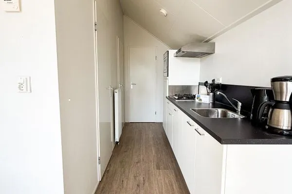  EuroParcs Marina Strandbad Chalet IJsselNest mit Zaun Haus Nr. 416