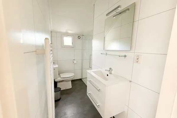  EuroParcs Marina Strandbad Chalet IJsselNest mit Zaun Haus Nr. 416