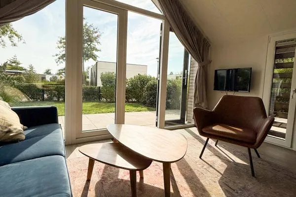  EuroParcs Marina Strandbad Chalet IJsselNest mit Zaun Haus Nr. 416