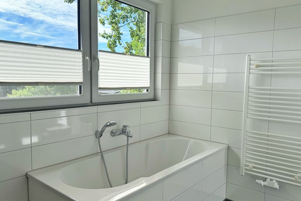Moderne Erdgeschosswohnung mit 3 Schlafzimmern und Kamin