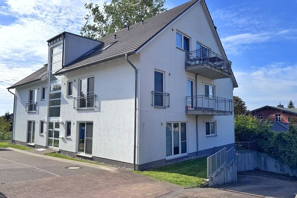 Moderne Erdgeschosswohnung mit 3 Schlafzimmern und Kamin