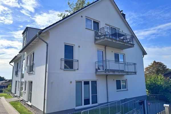Moderne Erdgeschosswohnung mit 3 Schlafzimmern und Kamin