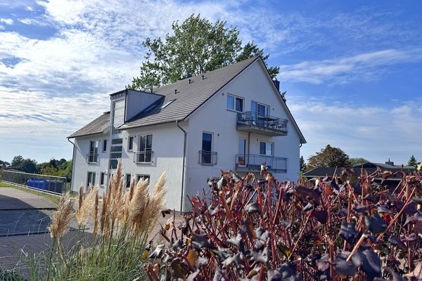 Moderne Erdgeschosswohnung mit 3 Schlafzimmern und Kamin