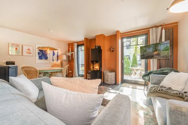 Wohnzimmer  Ferienhaus Ferdinand mit Sauna, Kamin und Terrasse - Hunde willkommen
