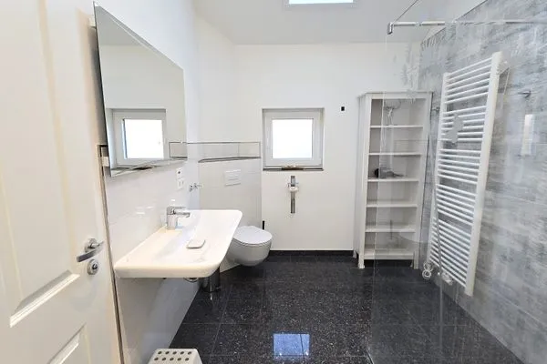 Badezimmer  Ferienhaus "Rachel III" im Ferienpark Holm an der Ostsee