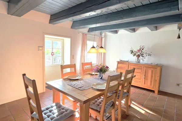 Wohnzimmer  Doppelhaushälfte unter Reet