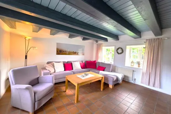 Wohnzimmer  Doppelhaushälfte unter Reet