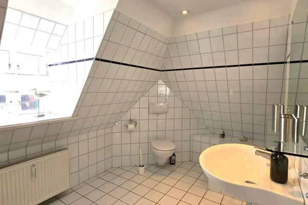 Badezimmer  Doppelhaushälfte unter Reet