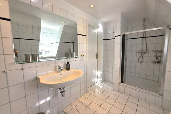 Badezimmer  Doppelhaushälfte unter Reet
