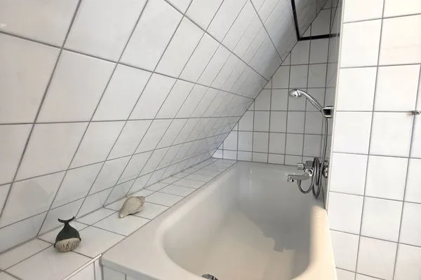 Badezimmer  Doppelhaushälfte unter Reet