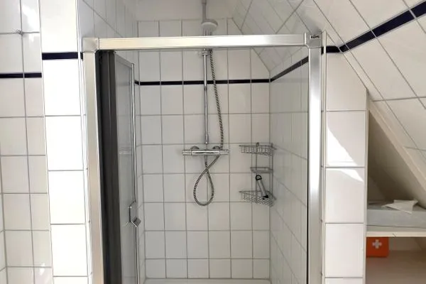 Badezimmer  Doppelhaushälfte unter Reet