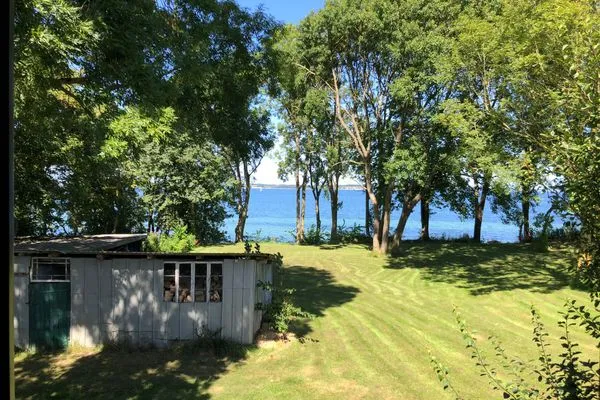 Der Garten im Bauernhaus mit Meerblick - aber nicht eingezäunt  Bauernhaus am Mühlendamm