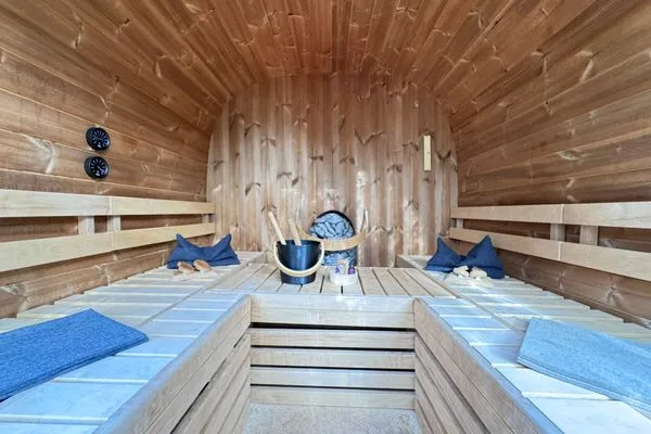 Die Gartensauna mit Außendusche  Haifischsieben