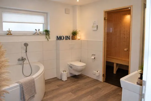 Bad mit eigener Sauna, Dusche und Badewanne  Meerblick (50.4.N)