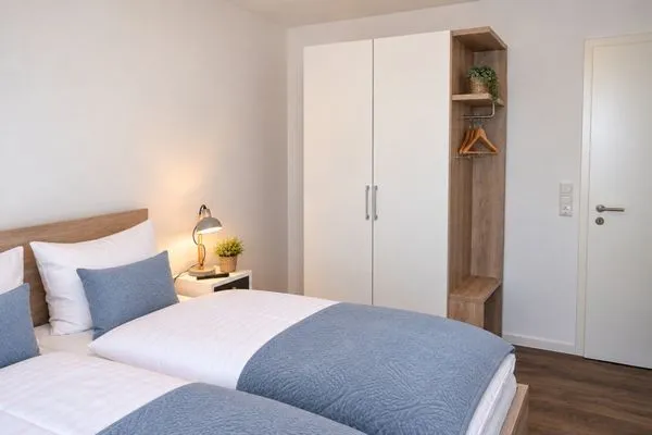 Schlafzimmer 2 mit TV  Meerblick (50.4.N)