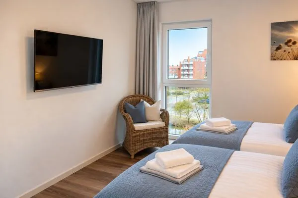 Schlafzimmer 2 mit TV  Meerblick (50.4.N)