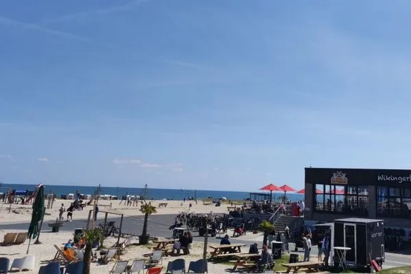 Bäckerei, Cafe, Eisdiele am Strand in ca. 300 m  Meerblick (50.4.N)