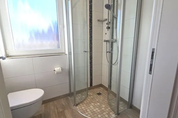 Badezimmer  Ferienhaus "Marie II" ostseenah im Ferienpark Holm