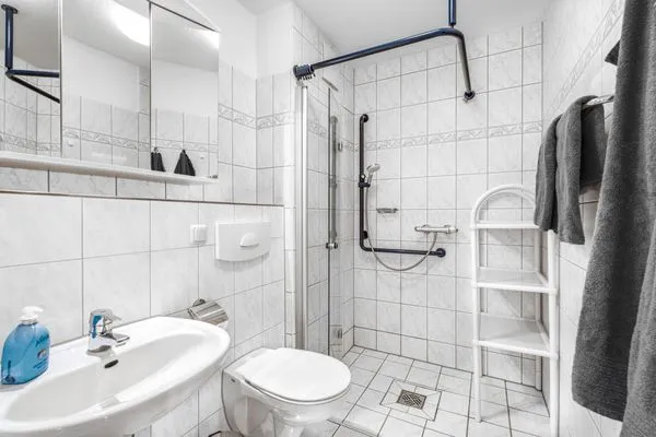 Bad mit Dusche und WC Residenz am Strand Wohnung 6-75