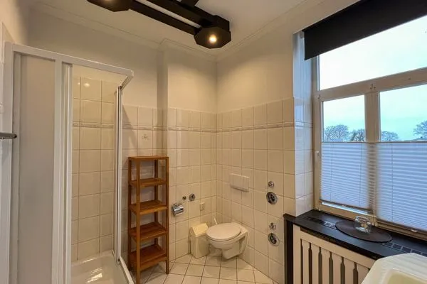 Badezimmer  helle Ferienwohnung, strandnah mit großem Balkon