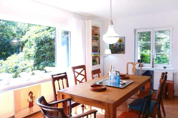 gemütlicher Esstisch im Ferienhaus Koggenhüs in Norddorf auf Amrum  Ferienhaus *Koggenhüs*