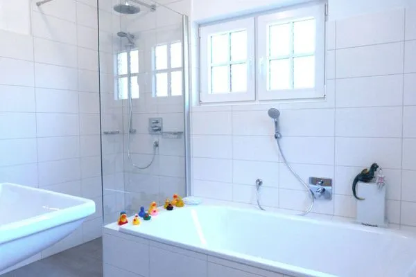Badewanne im Ferienhaus Koggenhüs in Norddorf auf Amrum  Ferienhaus *Koggenhüs*